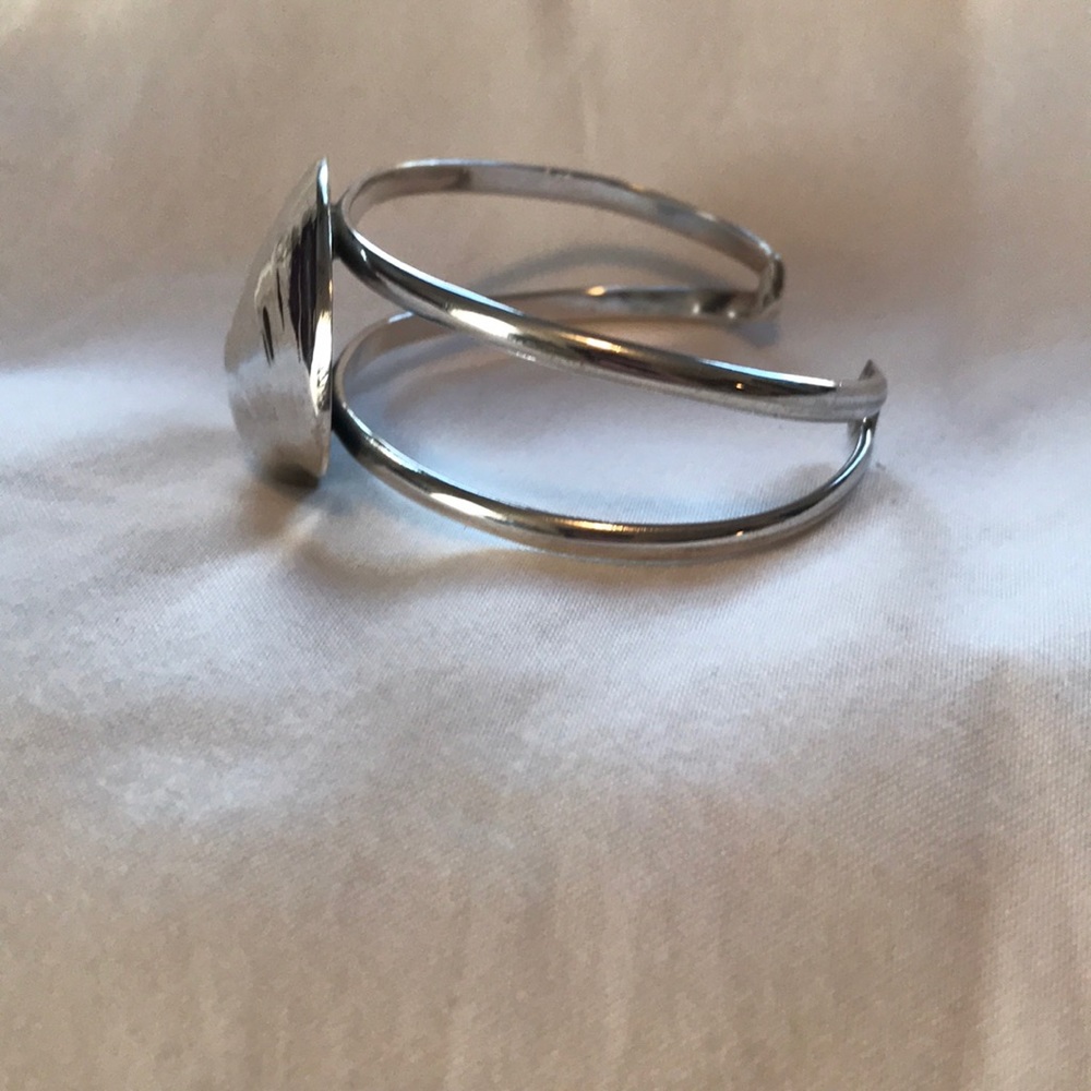 Solid Sterling Silver Shell Cuff Bracelet - Picture 4 of 4
